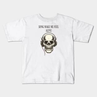 Song make me feel alive,I’m bones Kids T-Shirt